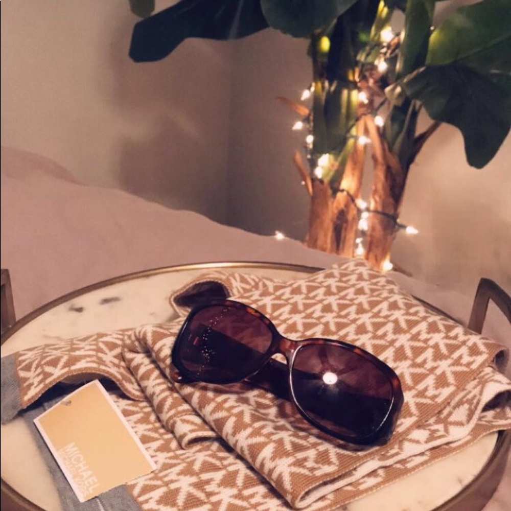 Matching Michael Kors Accessory Set